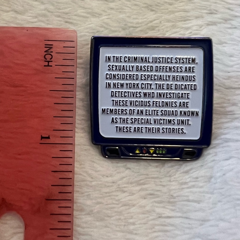 Law and order SVU lapel pin - Picture 2 of 3